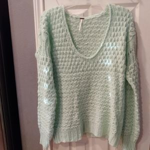 - EUC  FREE PEOPLE LIGHT GREEN WAFFLE KNIT SMALL SWEATER